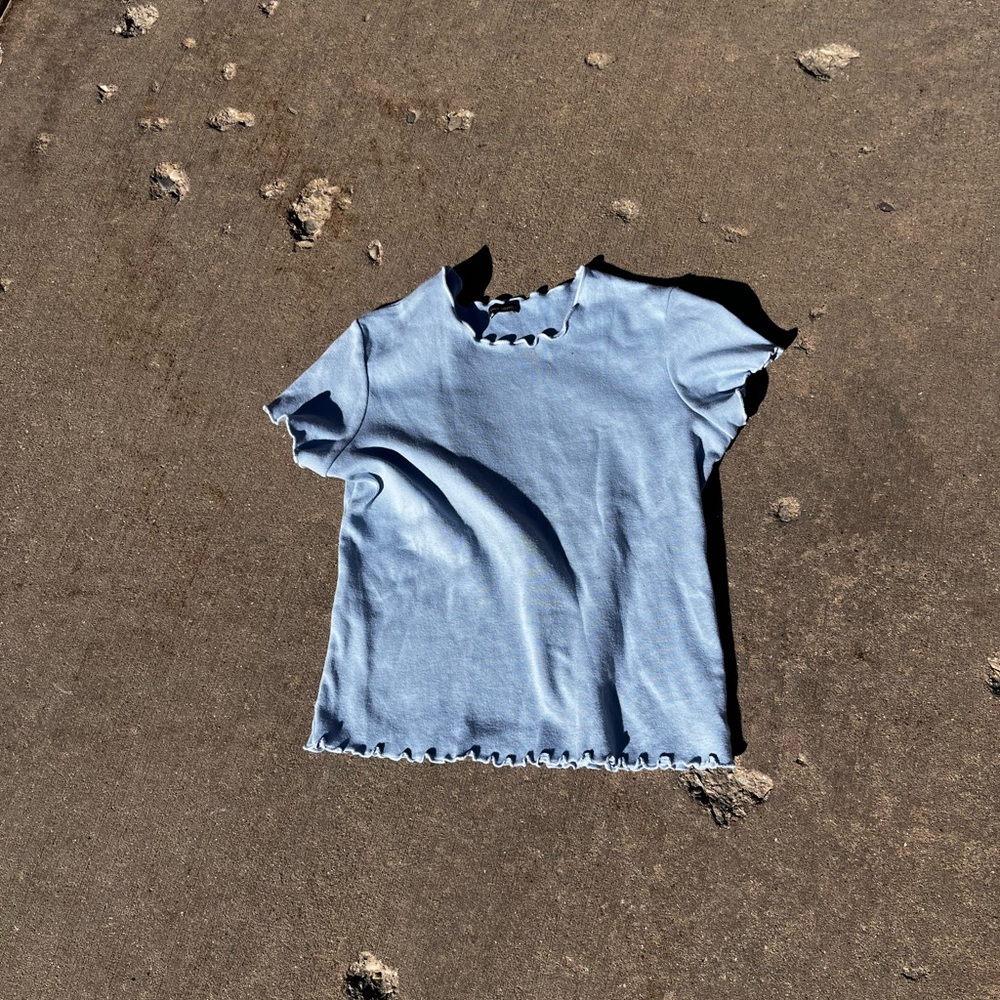 DISCONTINUED COLOR || BRANDY MELVILLE RUFFLE TOP